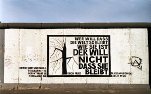 Bundesarchiv_B_145_Bild-F088808-0036_Berlin_East_Side_Gallery.jpg